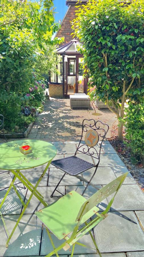 Beautiful Bexhill Cottage With Garden 3 Mins Walk To Beach Exteriör bild